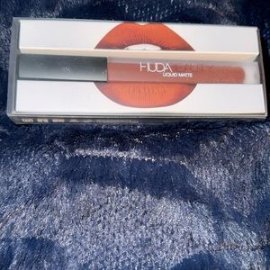 HUDA BEAUTY-NIB